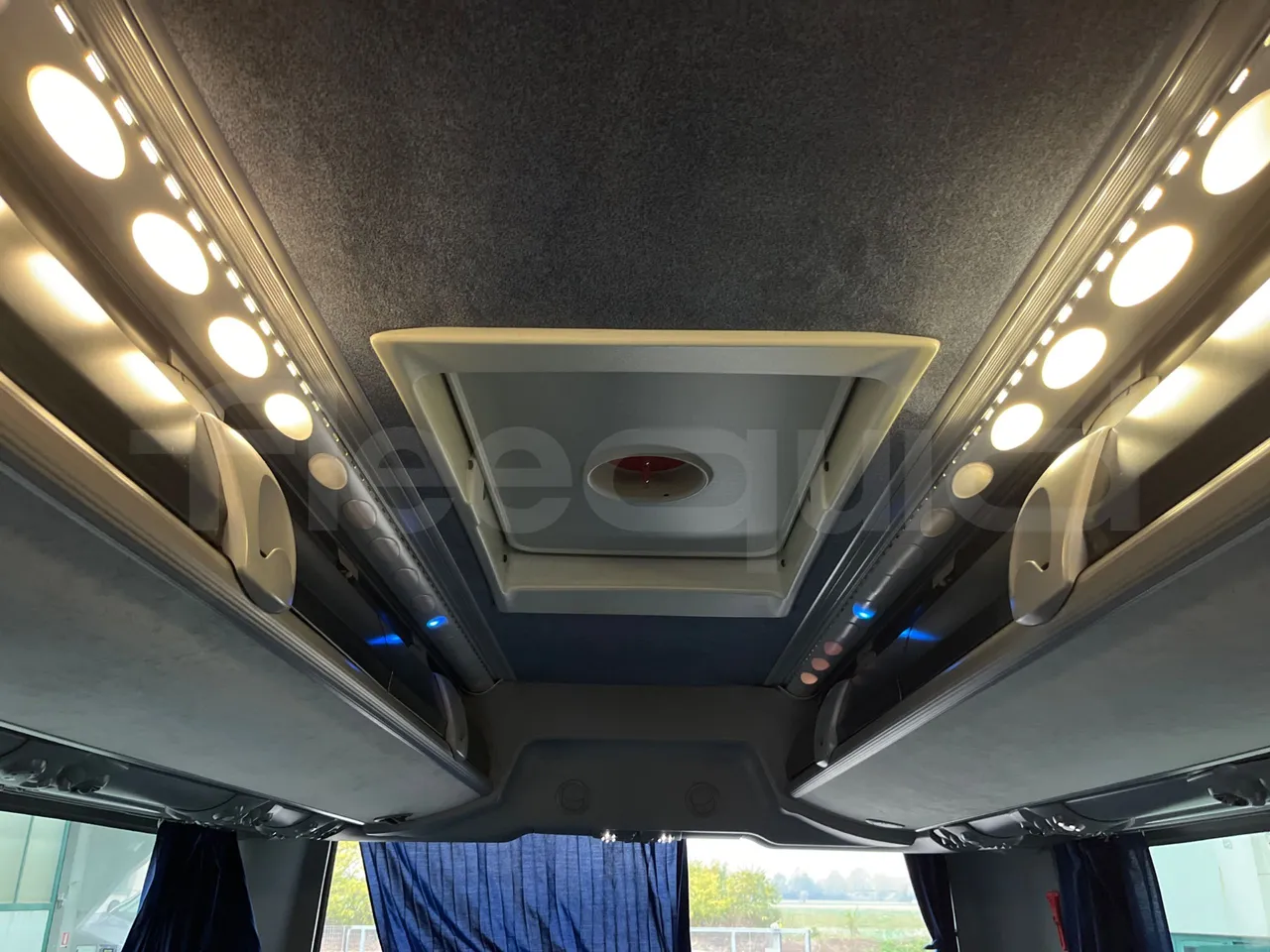 Irisbus New Domino 397E/12.40 - EUR5/331KW/12.410MT - roof hatch 1