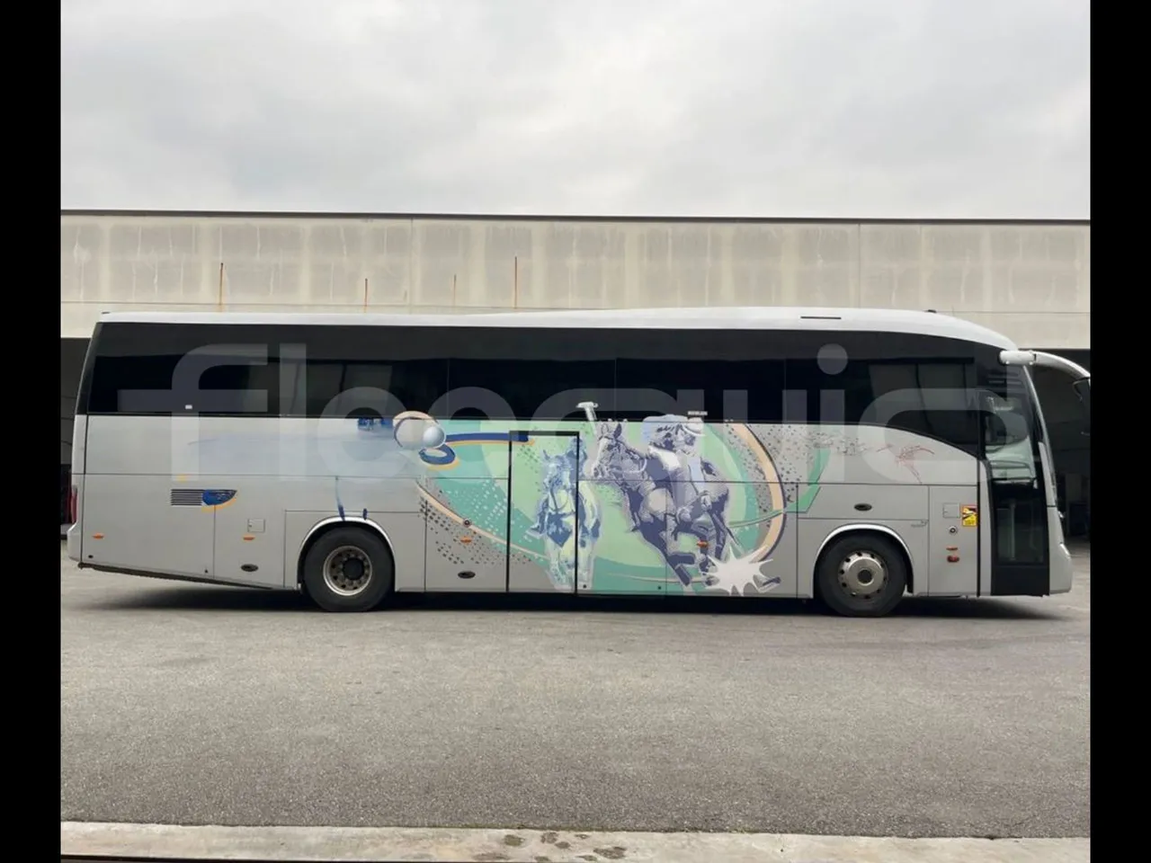 Irisbus New Domino 397E/12.40 - EUR5/331KW/12.410MT - right side doors closed