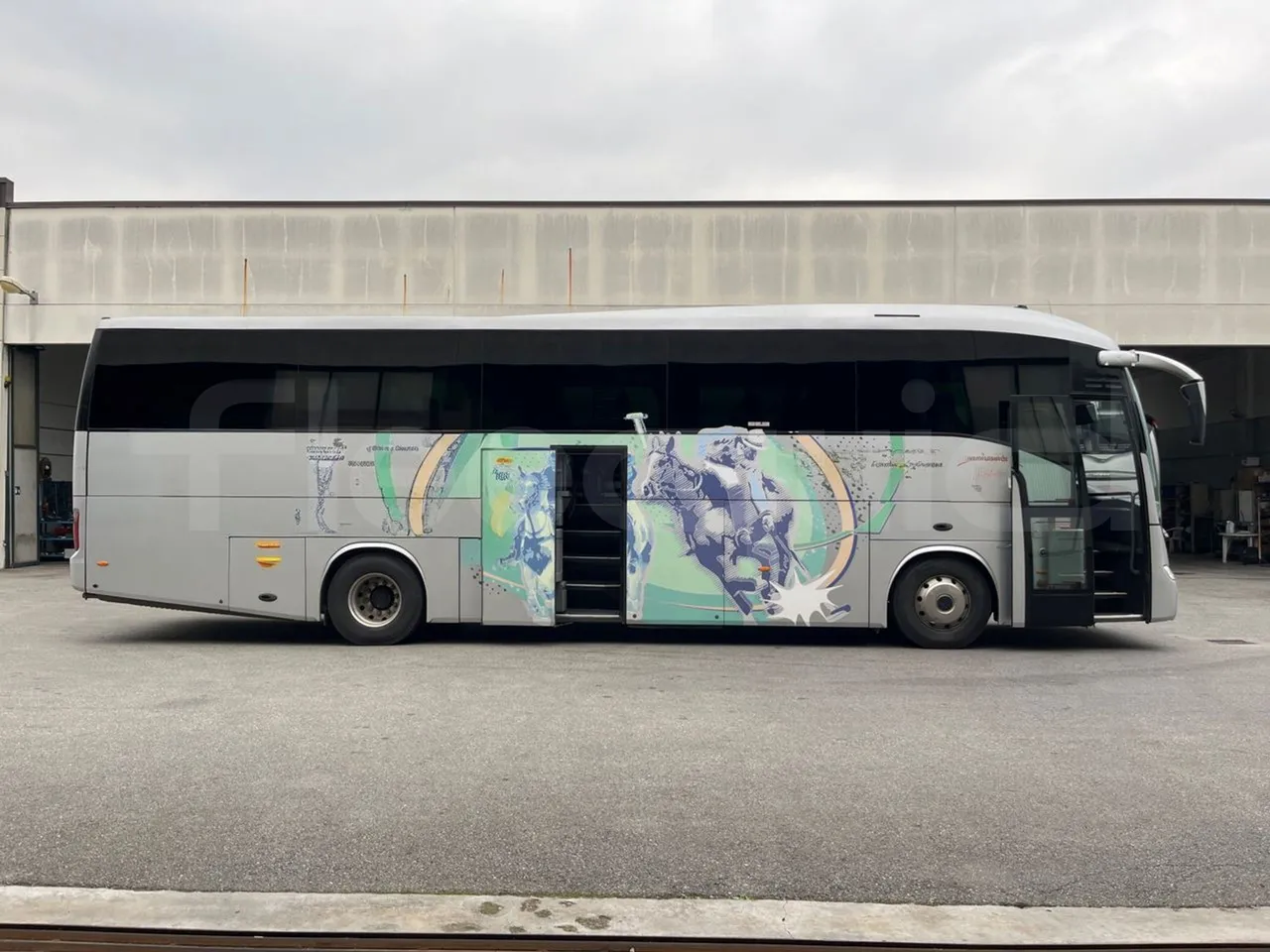 Irisbus New Domino 397E/12.40 - EUR5/331KW/12.410MT - right side doors open