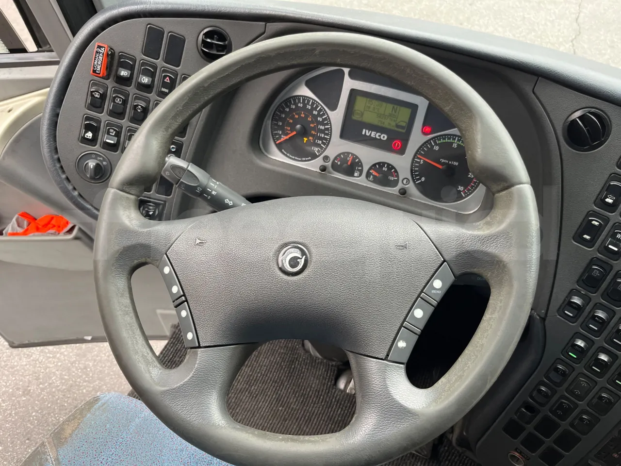 Irisbus New Domino 397E/12.40 - EUR5/331KW/12.410MT - steering wheel photo
