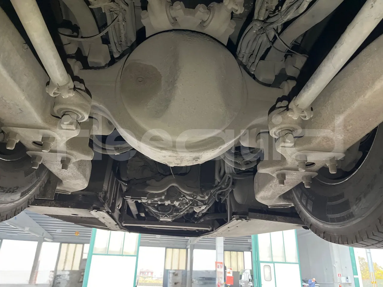 Irisbus New Domino 397E/12.40 - EUR5/331KW/12.410MT - axle 3 central