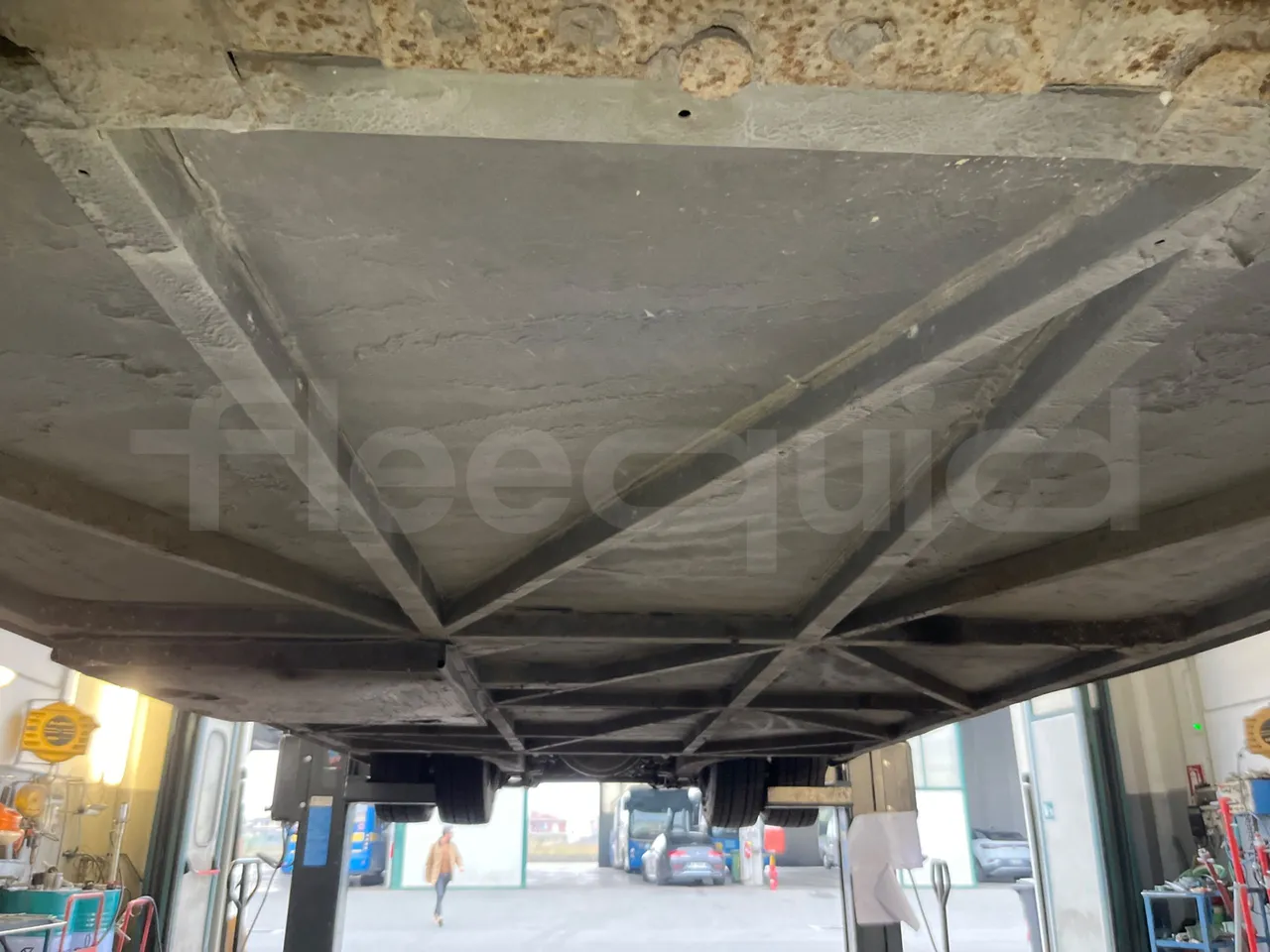 Irisbus New Domino 397E/12.40 - EUR5/331KW/12.410MT - central undercarriage photo