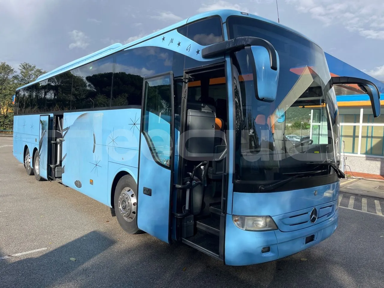 Mercedes-Benz Tourismo 632 02 - EUR5 - 315kW - 12.960m - 11967cc - 3/4 right front doors open