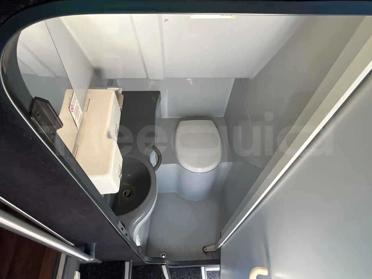 Mercedes-Benz Tourismo 632 02 - EUR5 - 315kW - 12.960m - 11967cc - toilette accessories photo