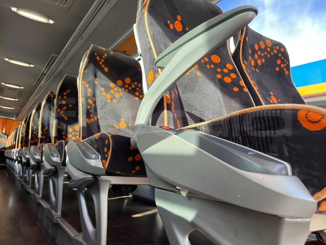 Mercedes-Benz Tourismo 632 02 - EUR5 - 315kW - 12.960m - 11967cc - armrest detail photo