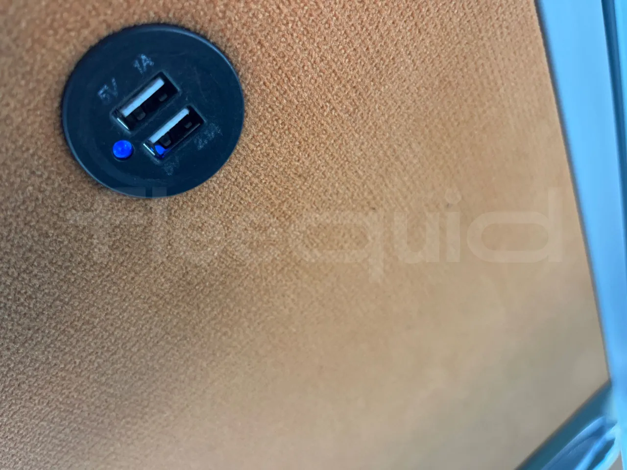 Mercedes-Benz Tourismo 632 02 - EUR5 - 315kW - 12.960m - 11967cc - usb charging detail