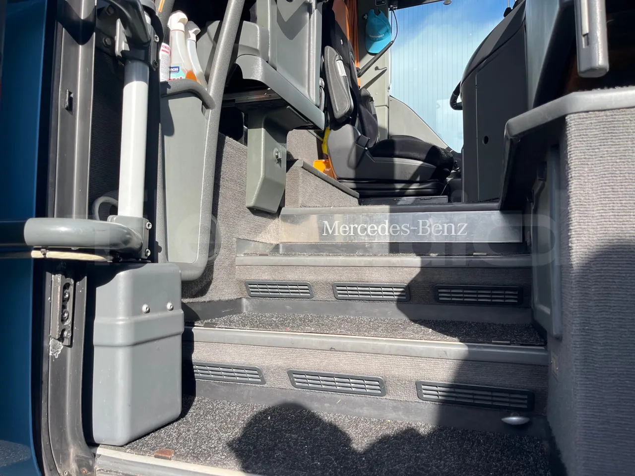 Mercedes-Benz Tourismo 632 02 - EUR5 - 315kW - 12.960m - 11967cc - door mechanism photo