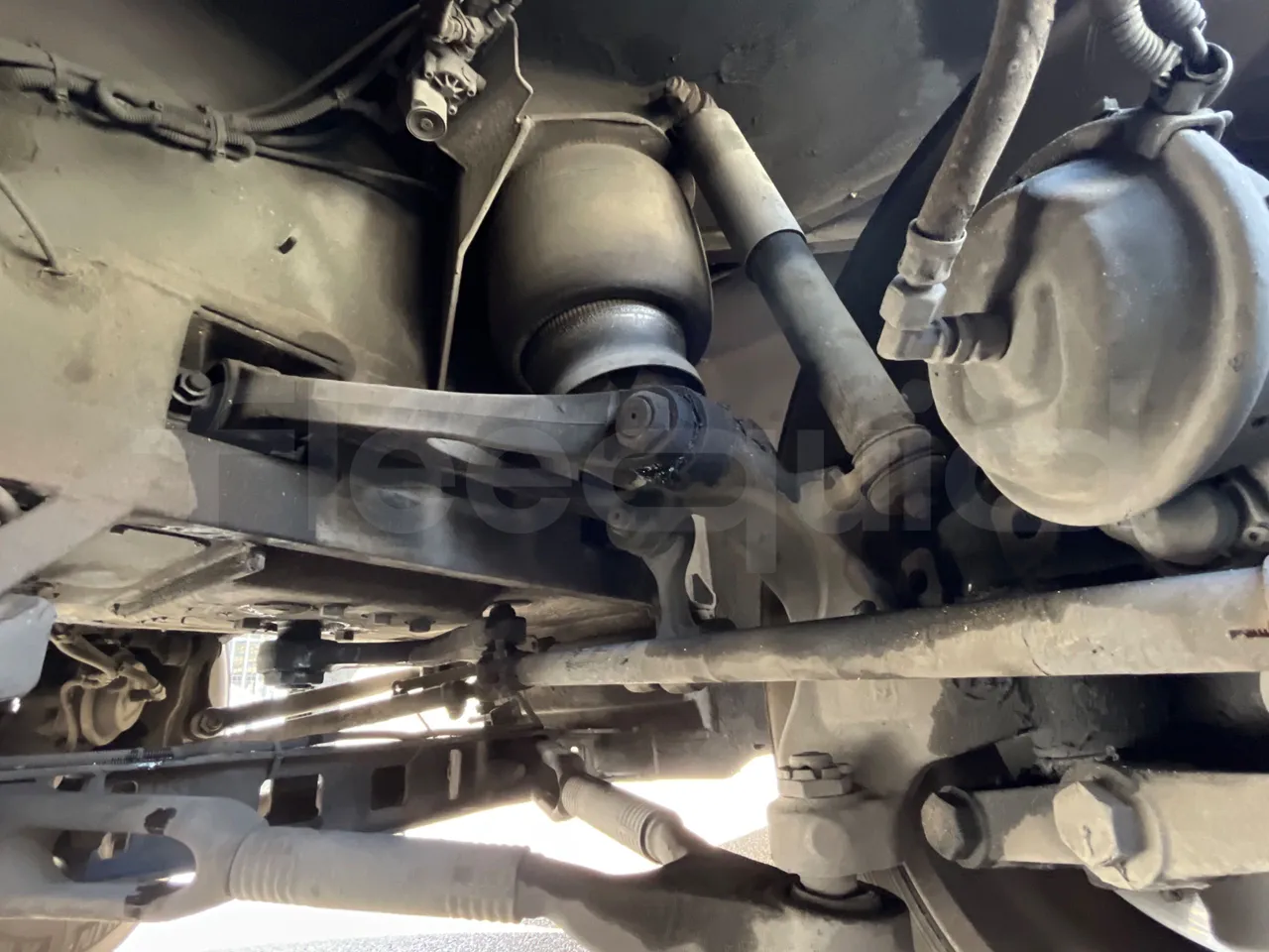 Mercedes-Benz Tourismo 632 02 - EUR5 - 315kW - 12.960m - 11967cc - front air springs right