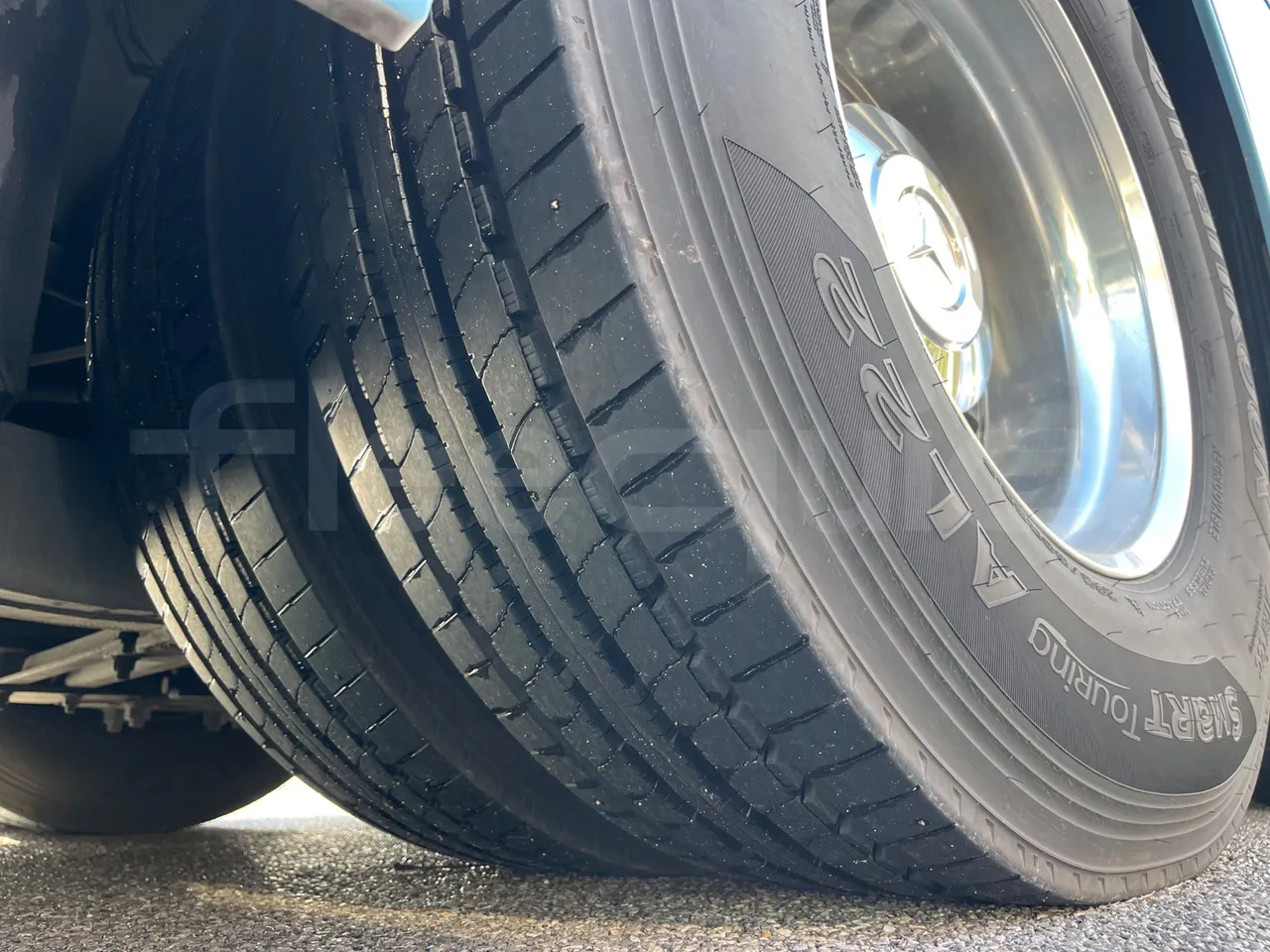 Mercedes-Benz Tourismo 632 02 - EUR5 - 315kW - 12.960m - 11967cc - tread condition front tires left