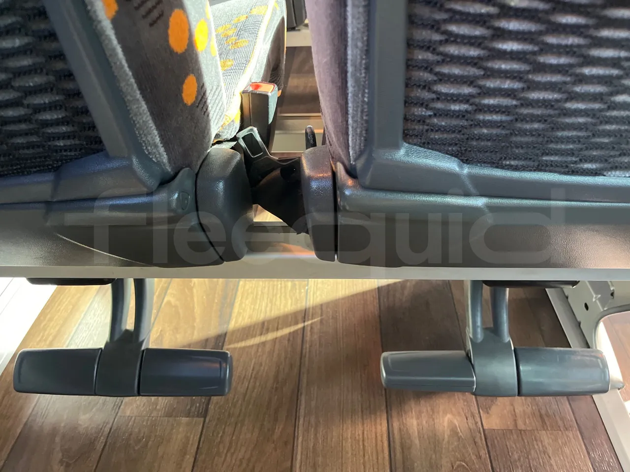 Mercedes-Benz Tourismo 632 02 - EUR5 - 315kW - 12.960m - 11967cc - power outlets detail