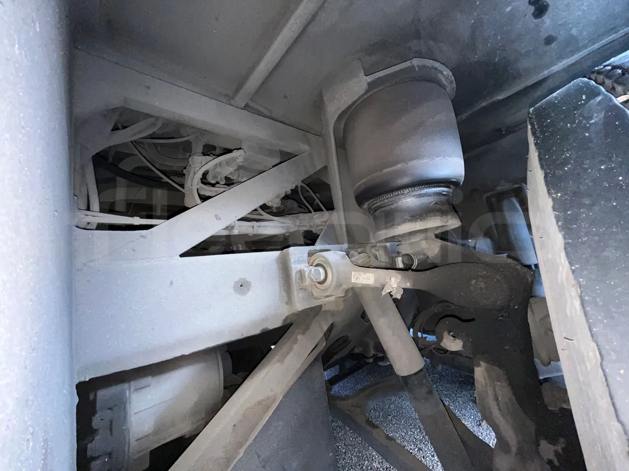 Mercedes-Benz Tourismo 632 02 - EUR5 - 315kW - 12.960m - 11967cc - axle 3 air springs 2 left