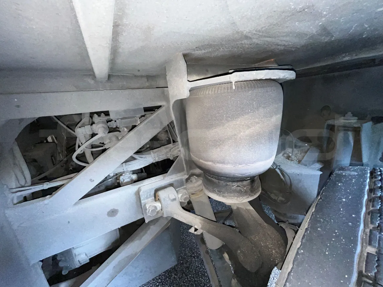 Mercedes-Benz Tourismo 632 02 - EUR5 - 315kW - 12.960m - 11967cc - axel 3 shock absorbers 2 right