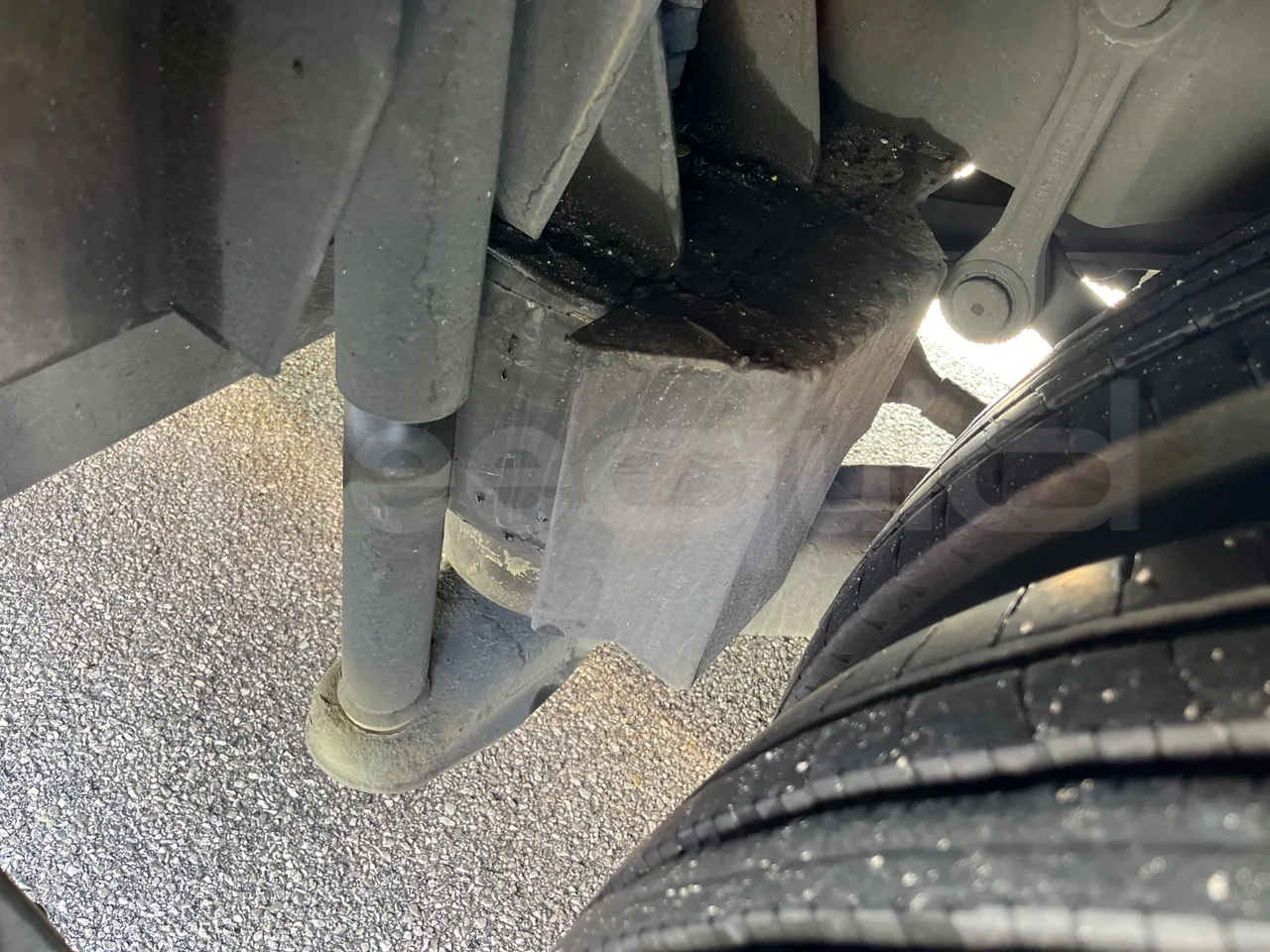 Mercedes-Benz Tourismo 632 02 - EUR5 - 315kW - 12.960m - 11967cc - axle 2 shock absorbers 1 right