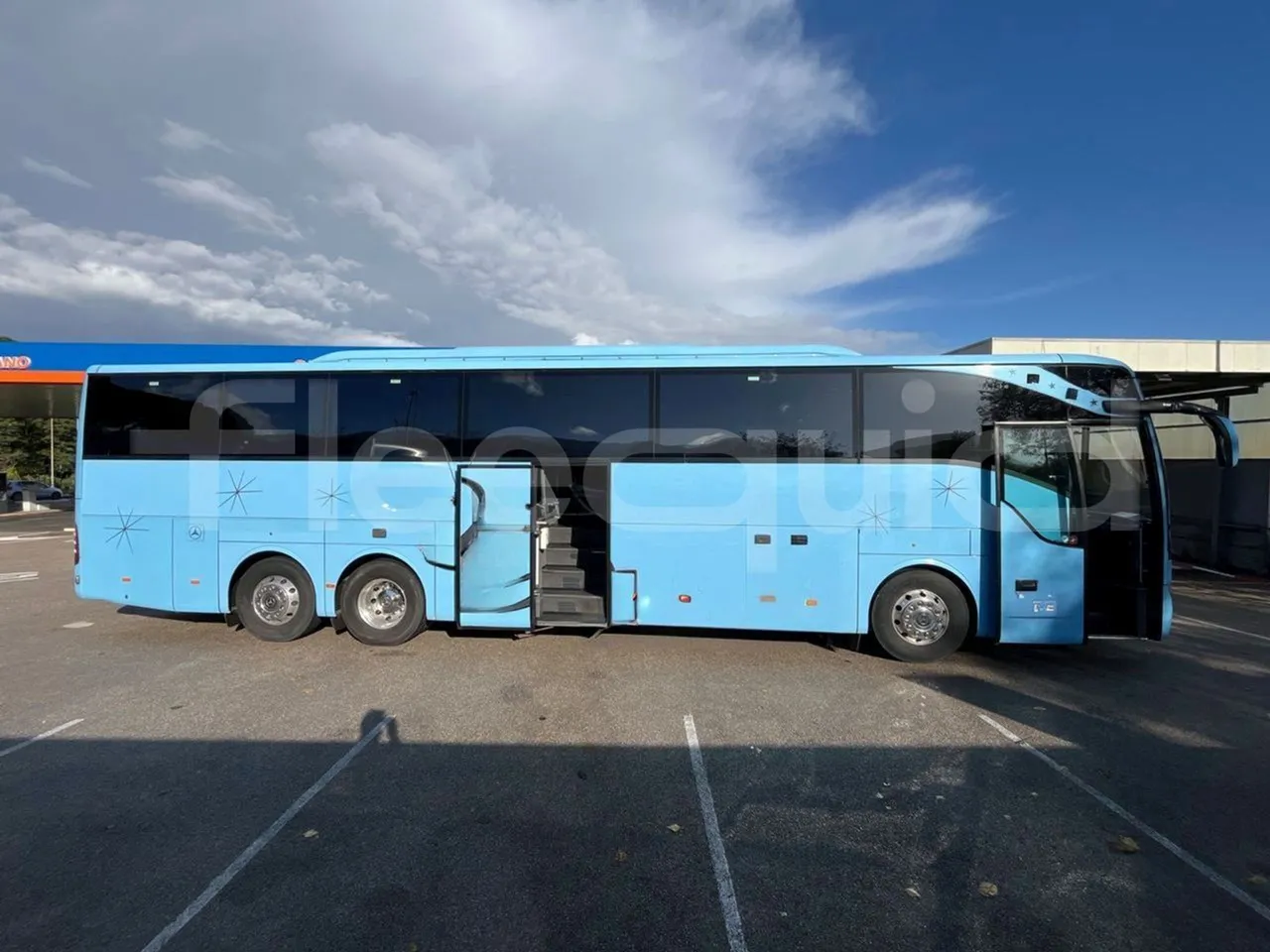 Mercedes-Benz Tourismo 632 02 - EUR5 - 315kW - 12.960m - 11967cc - right side doors open