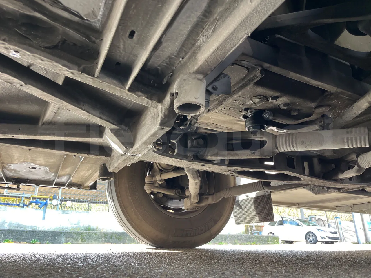 Mercedes-Benz Tourismo 632 02 - EUR5 - 315kW - 12.960m - 11967cc - front axle right side