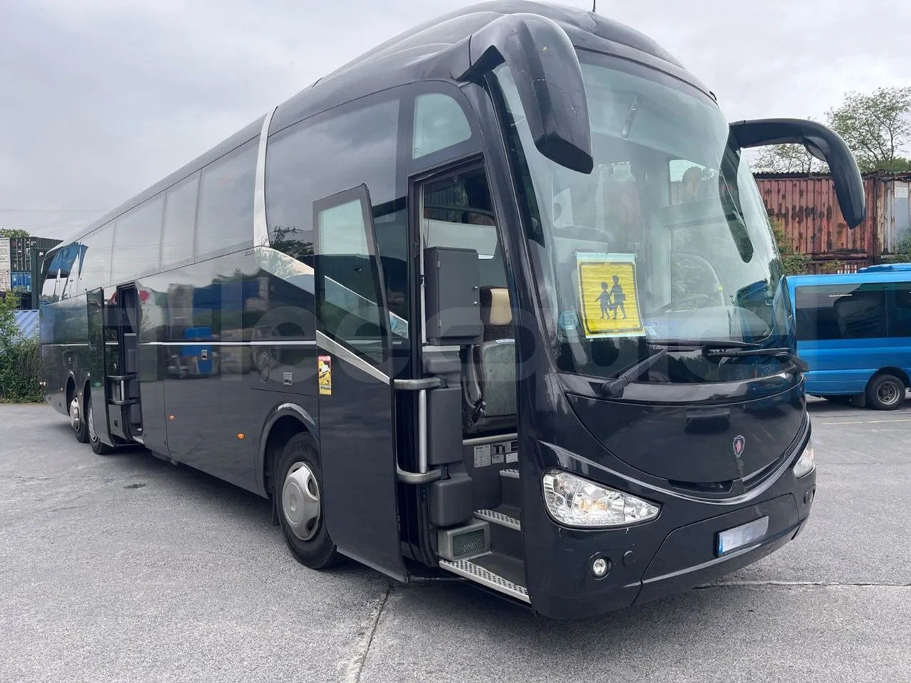 Irizar i6 15.37 - EUR6 - 331kW - 14.980m - 3/4 right front doors open