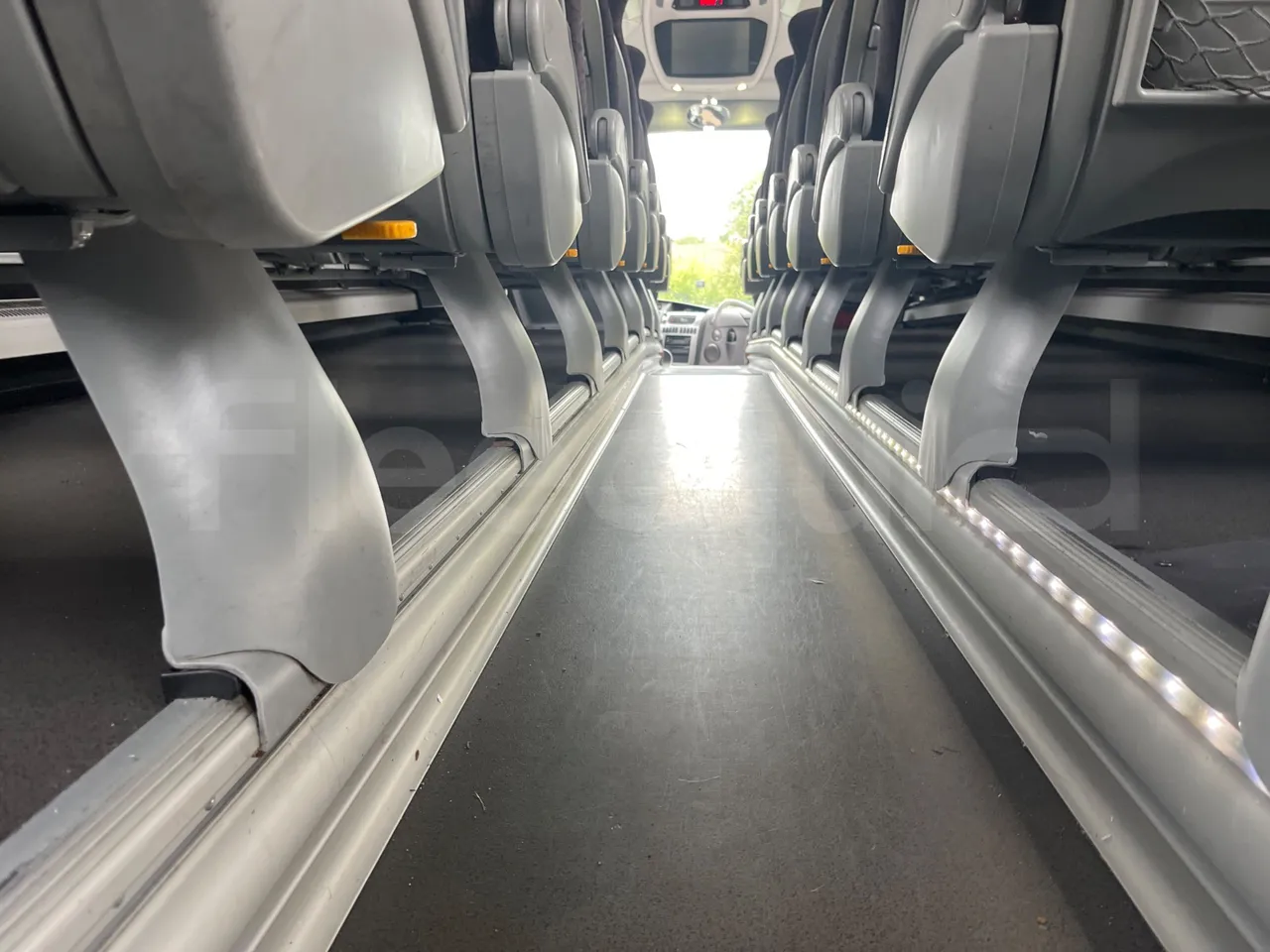 Irizar i6 15.37 - EUR6 - 331kW - 14.980m - seat brackets photo