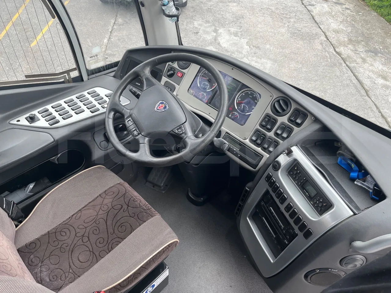Irizar i6 15.37 - EUR6 - 331kW - 14.980m - buttons panels on
