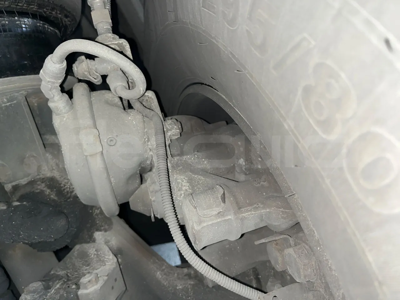 Irizar i6 15.37 - EUR6 - 331kW - 14.980m - front brake calipers left