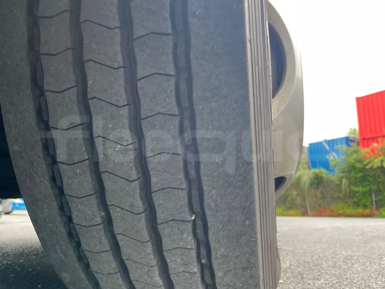 Irizar i6 15.37 - EUR6 - 331kW - 14.980m - tread condition front tires right
