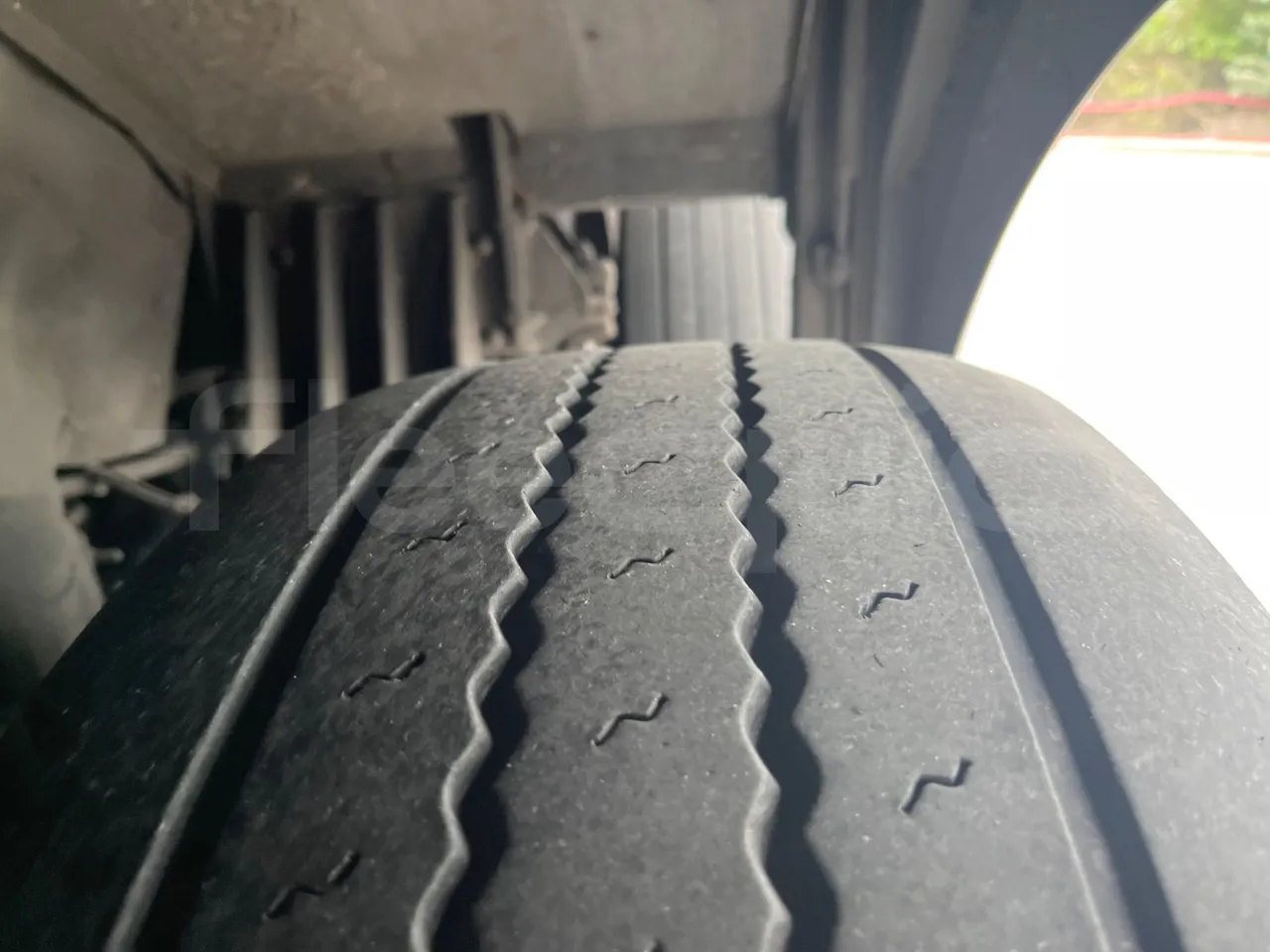 Irizar i6 15.37 - EUR6 - 331kW - 14.980m - tread condition third axle tires right