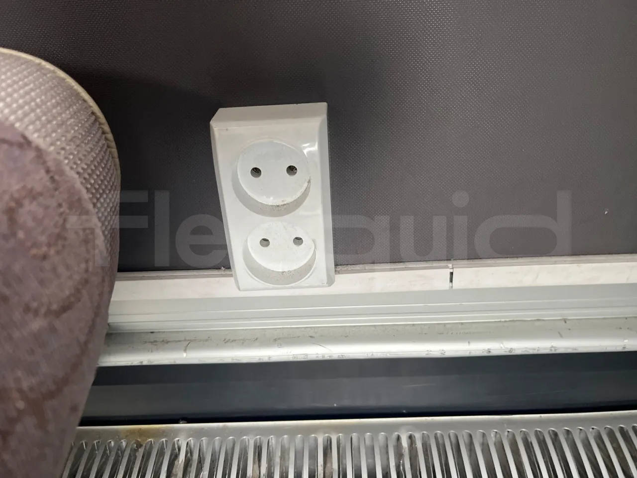 Irizar i6 15.37 - EUR6 - 331kW - 14.980m - power outlets detail