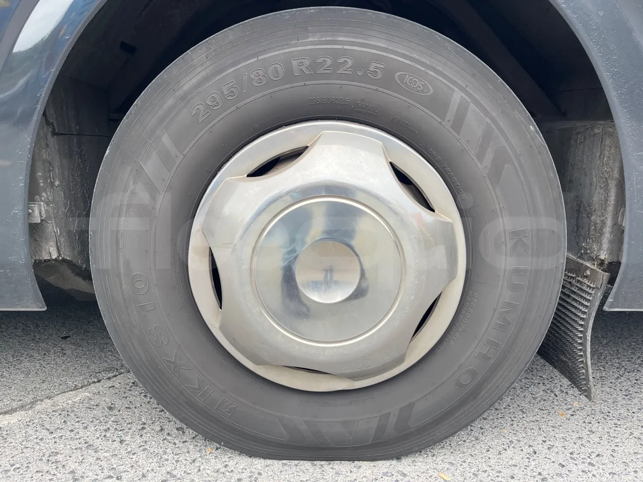 Irizar i6 15.37 - EUR6 - 331kW - 14.980m - front left tire measurements