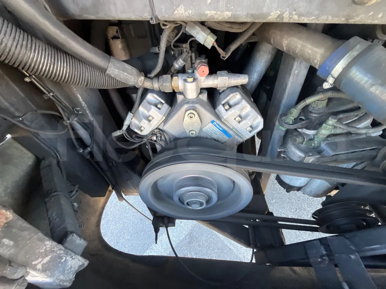 Volvo B12BER 4x2- EUR4 - 309kW -12.2m - air conditioning compressor