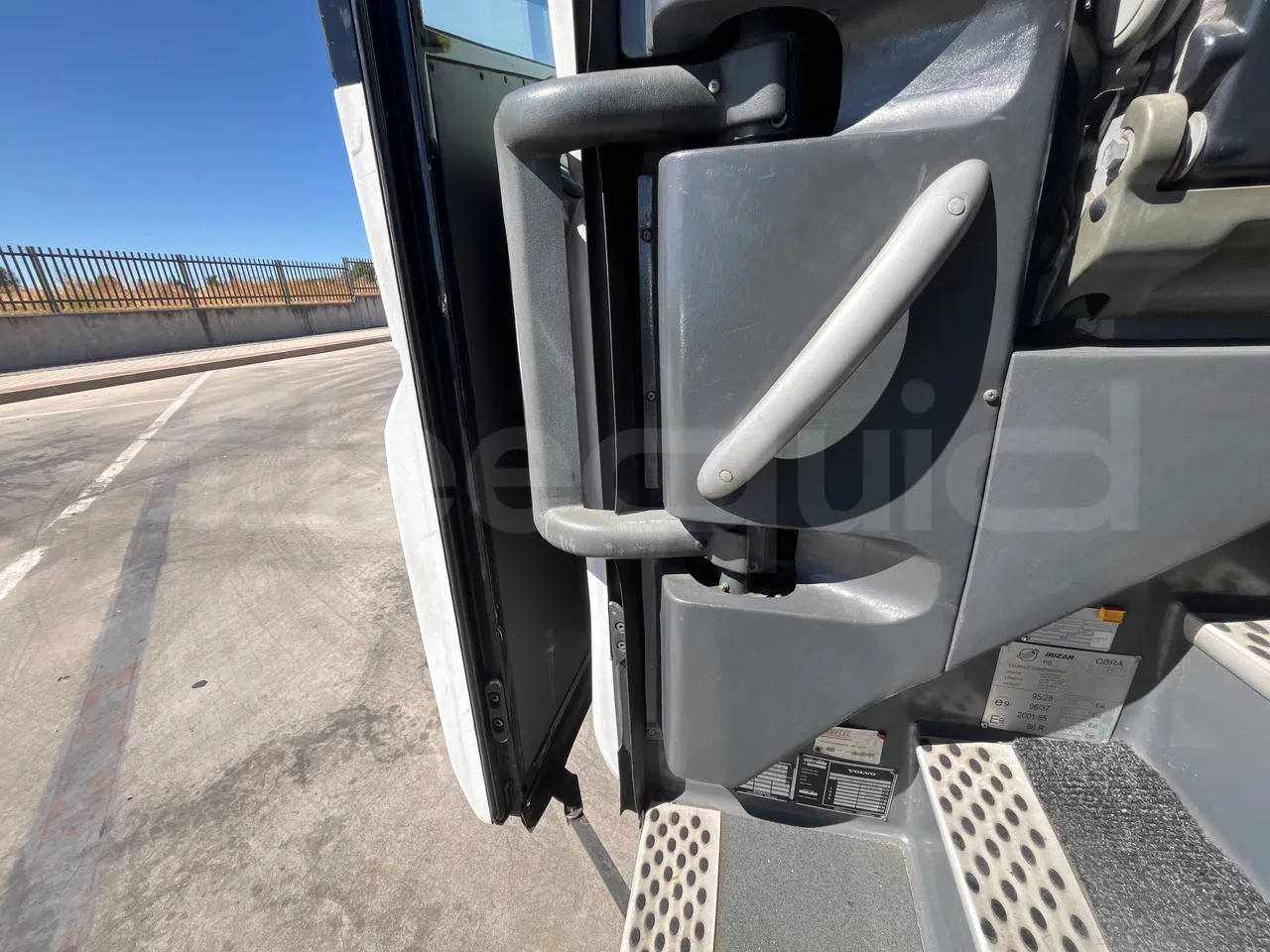 Volvo B12BER 4x2- EUR4 - 309kW -12.2m - door mechanism photo