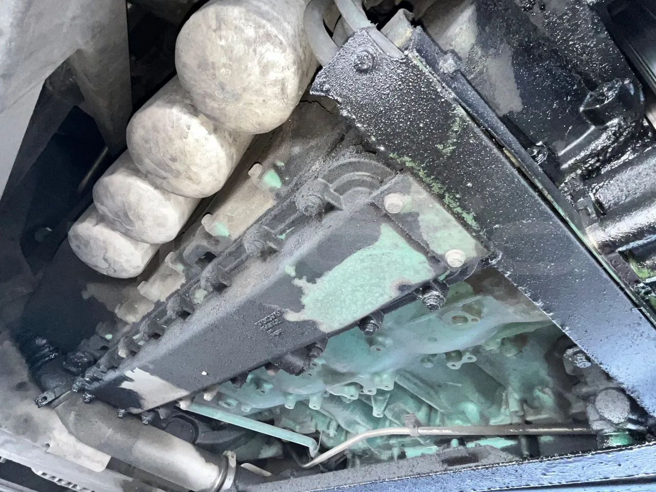 Volvo B12BER 4x2- EUR4 - 309kW -12.2m - engine without protection