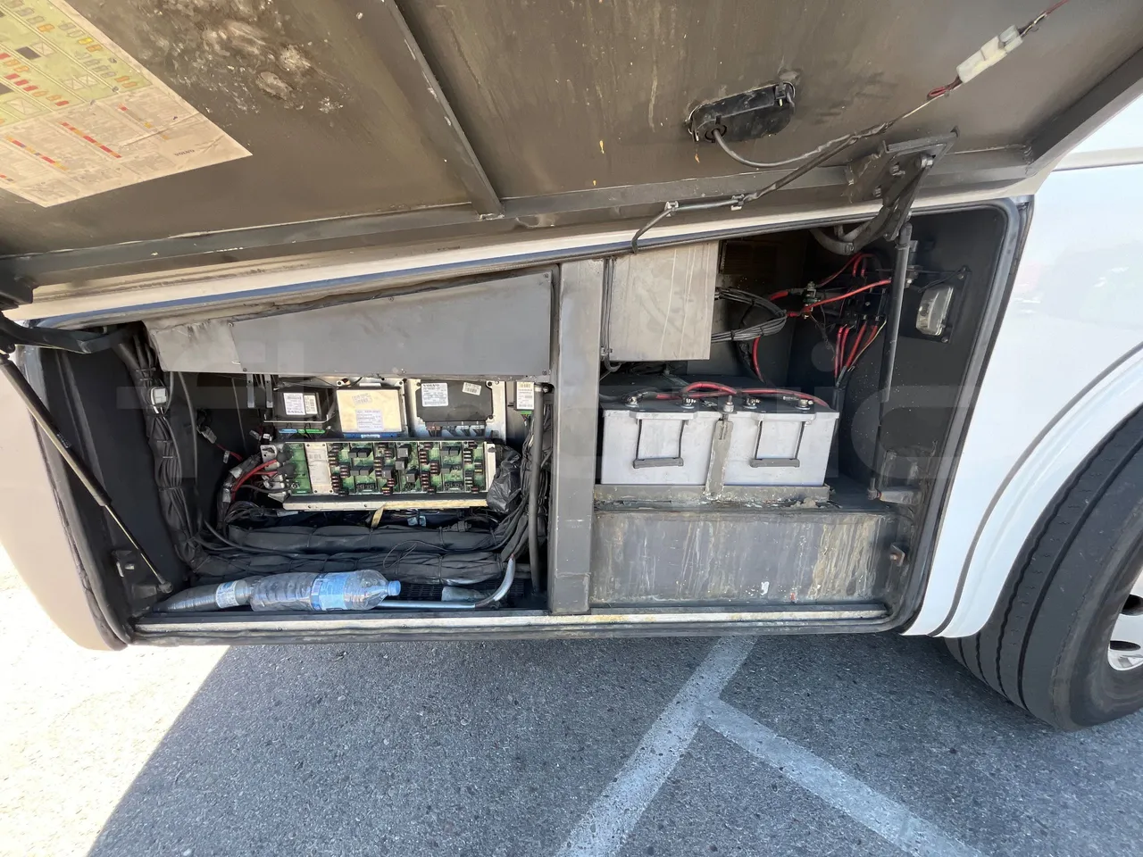 Volvo B12BER 4x2- EUR4 - 309kW -12.2m - external compartments photo