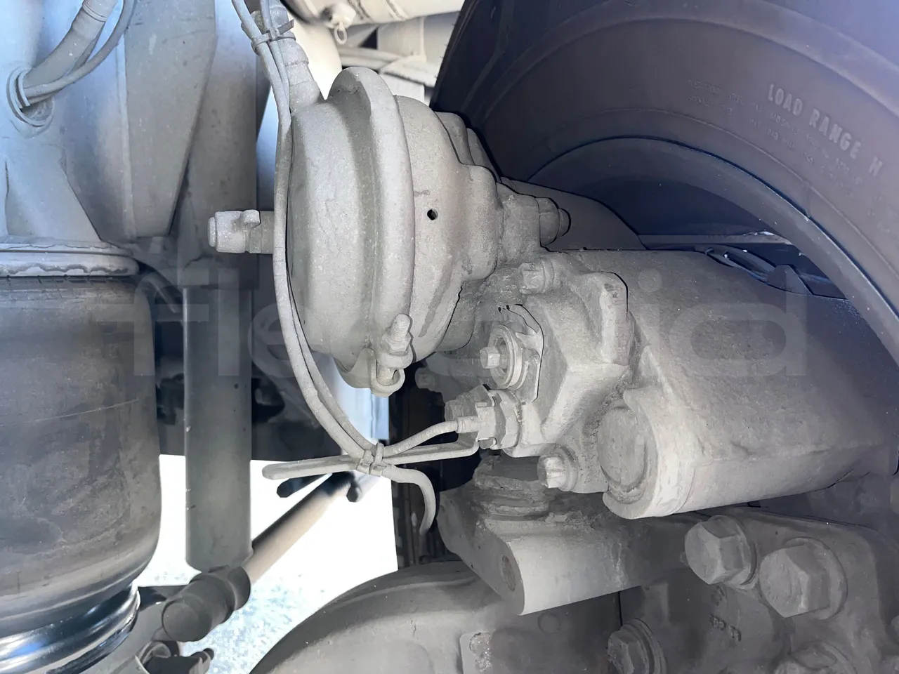 Volvo B12BER 4x2- EUR4 - 309kW -12.2m - front brake calipers right