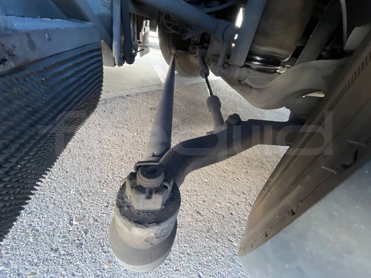 Volvo B12BER 4x2- EUR4 - 309kW -12.2m - front shock absorbers right