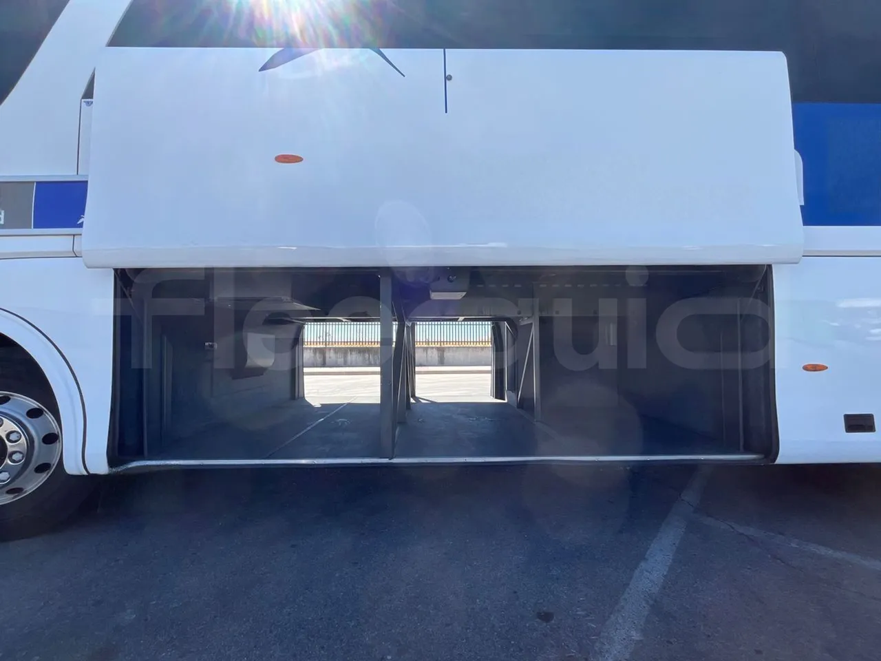 Volvo B12BER 4x2- EUR4 - 309kW -12.2m - luggage rack photo