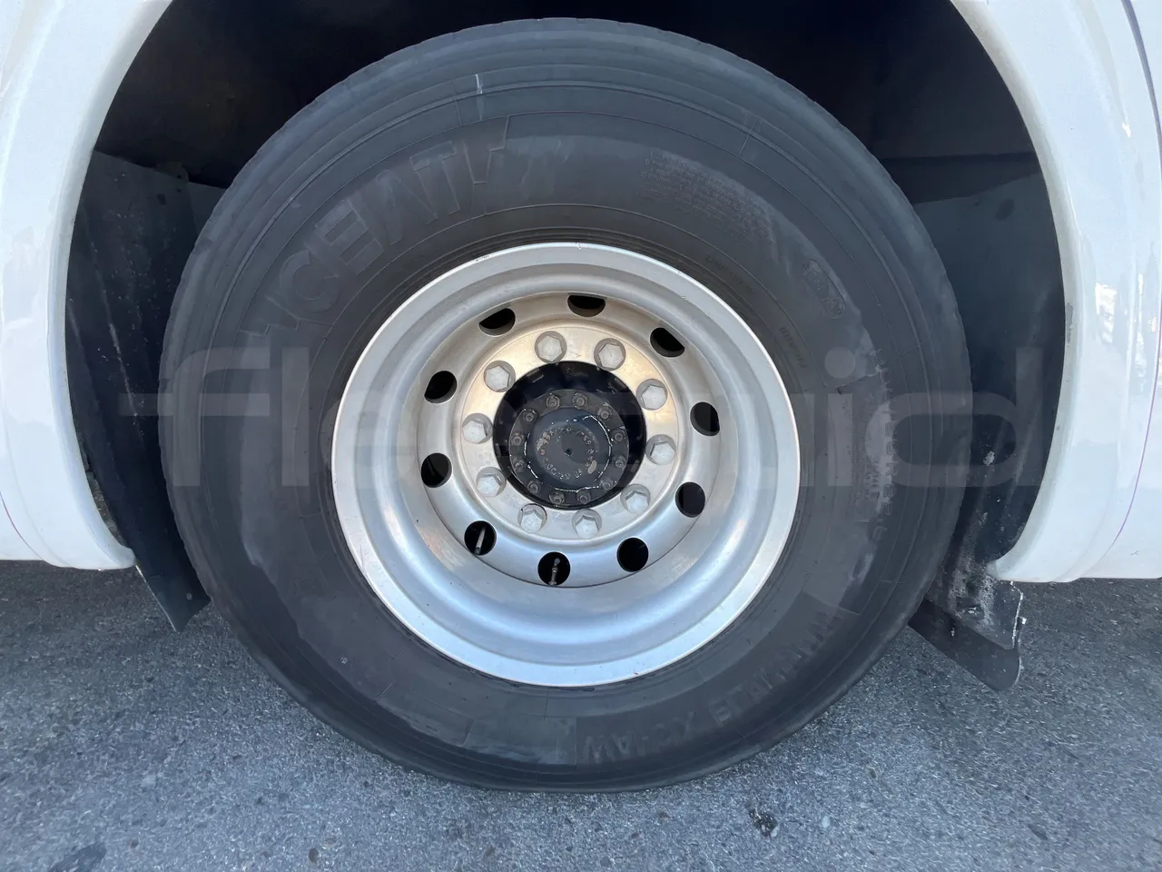 Volvo B12BER 4x2- EUR4 - 309kW -12.2m - tread condition front tires left