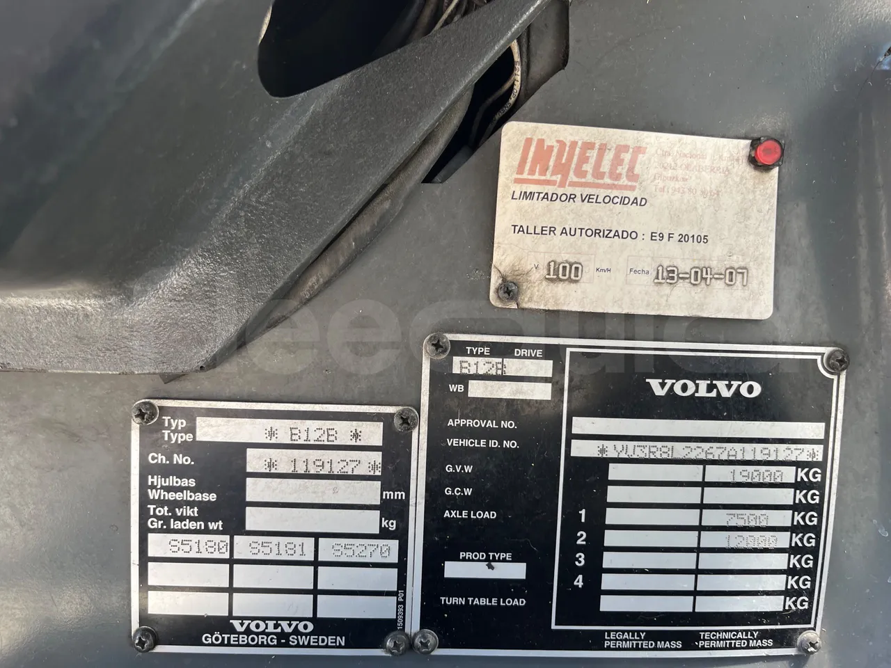 Volvo B12BER 4x2- EUR4 - 309kW -12.2m - vehicle plate photo