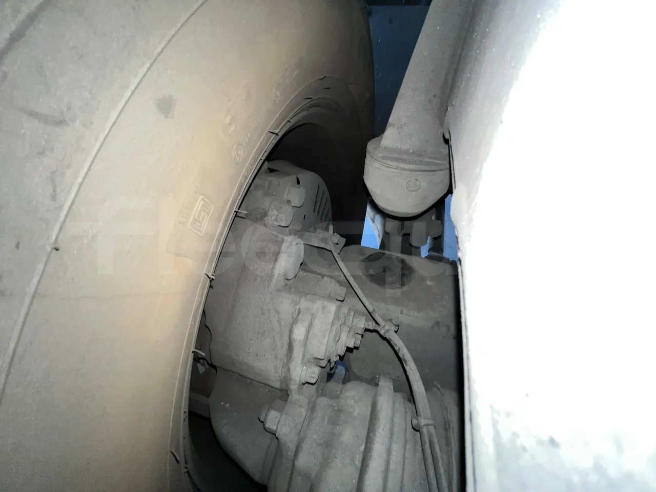 Volvo B12BER 4x2- EUR4 - 309kW -12.2m - axel 3 shock absorbers 1 right