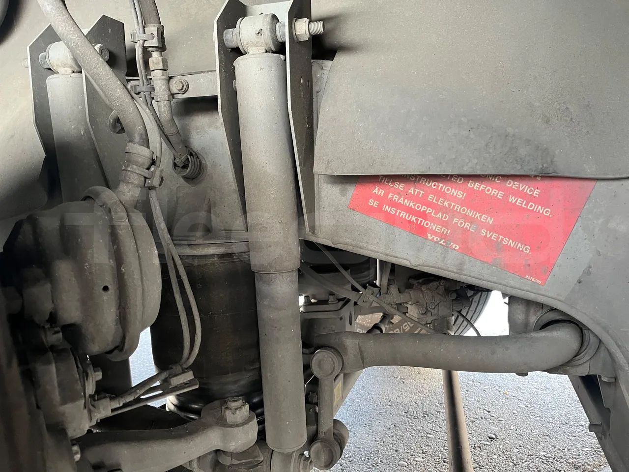 Volvo B12BER 4x2- EUR4 - 309kW -12.2m - axle 2 shock absorbers 1 right
