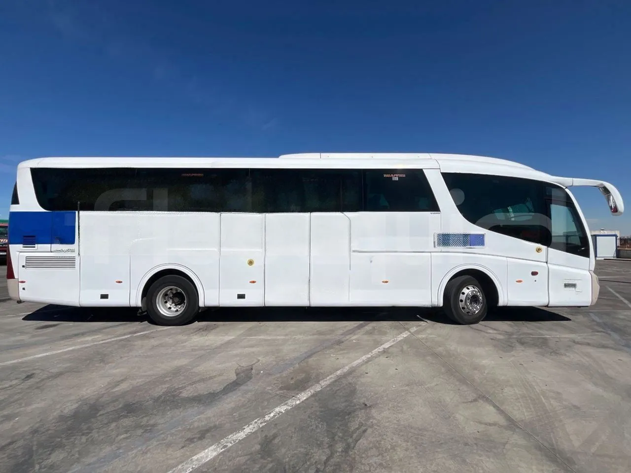 Volvo B12BER 4x2- EUR4 - 309kW -12.2m - right side doors closed
