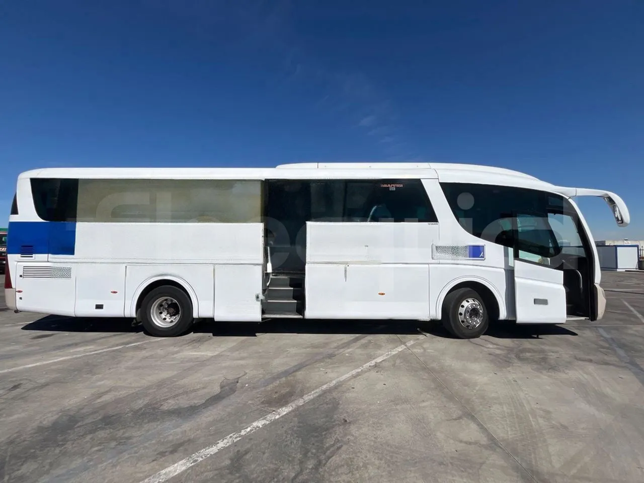 Volvo B12BER 4x2- EUR4 - 309kW -12.2m - right side doors open