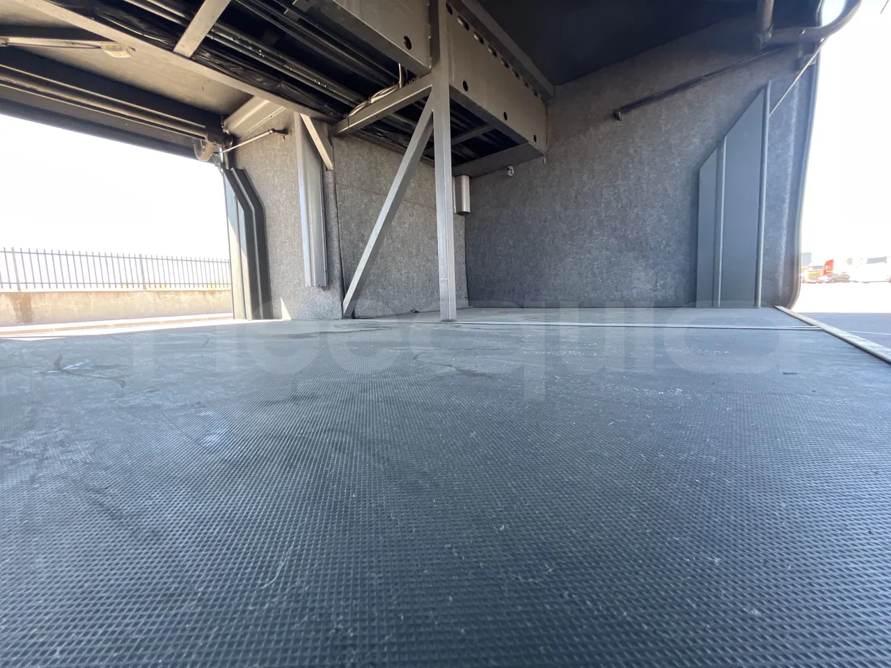 Volvo B12BER 4x2- EUR4 - 309kW -12.2m - under carpet photo