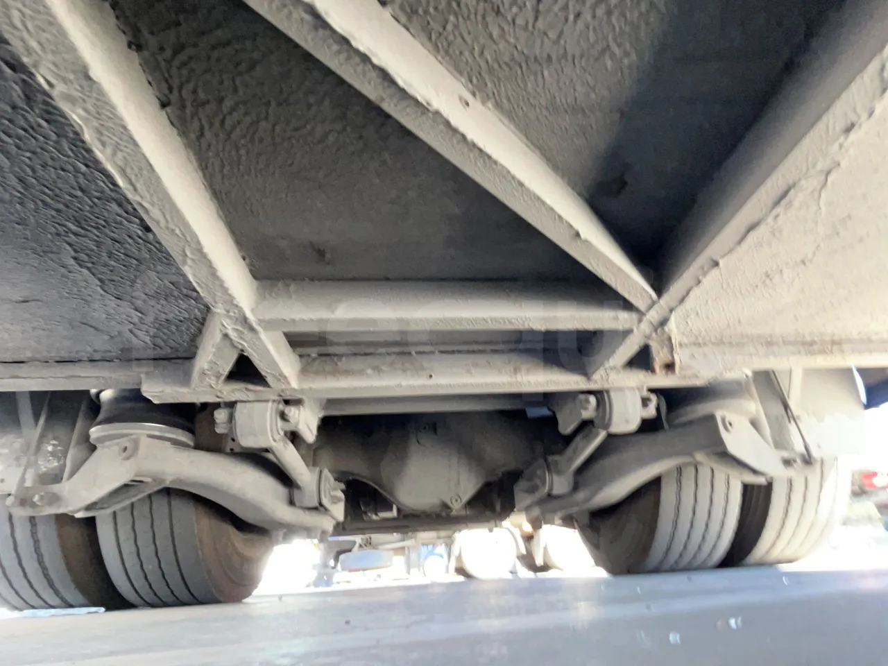 Volvo B12BER 4x2- EUR4 - 309kW -12.2m - axle 3 left side