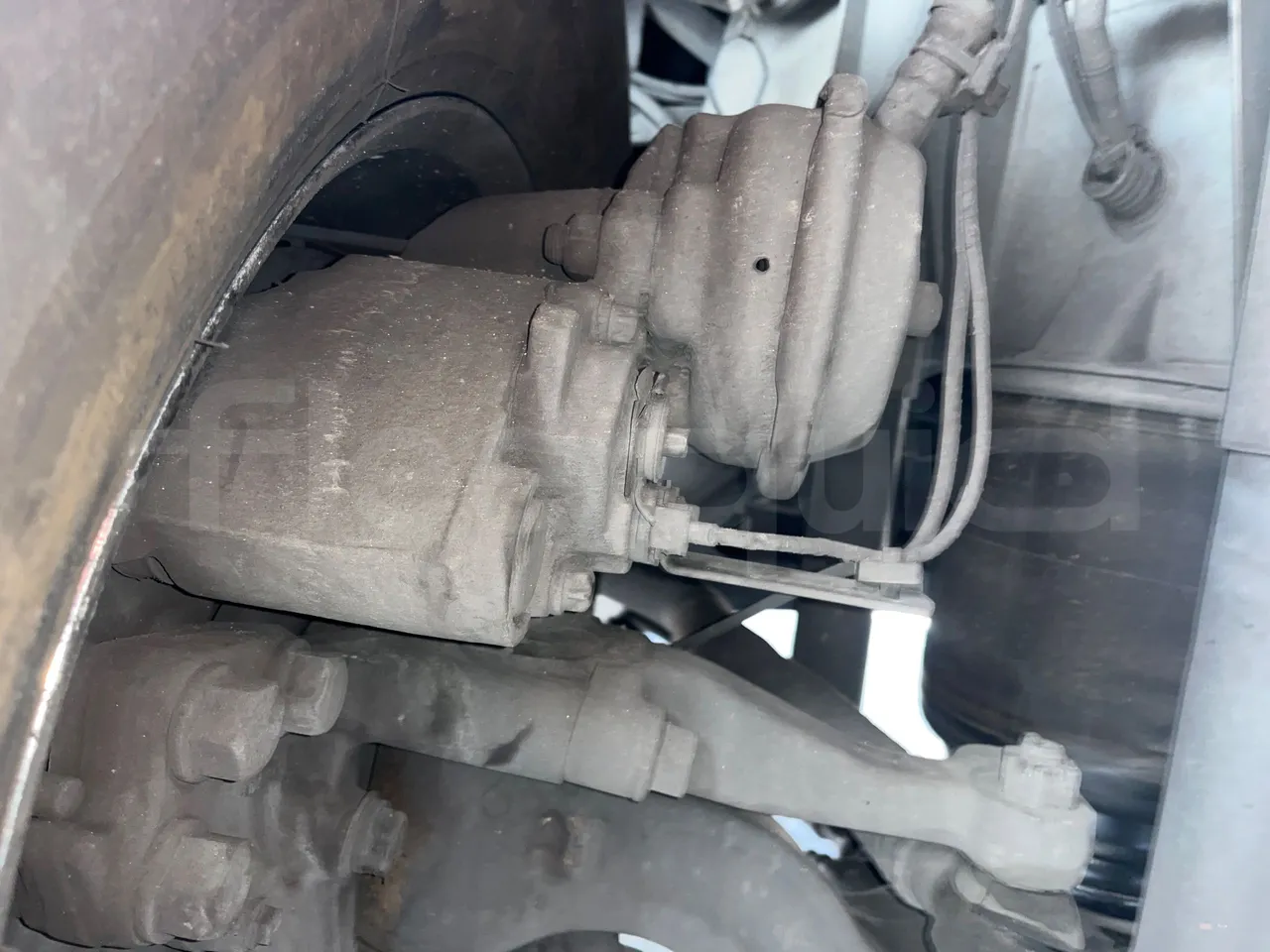 Volvo B12BER 4x2- EUR4 - 309kW -12.2m - central undercarriage photo