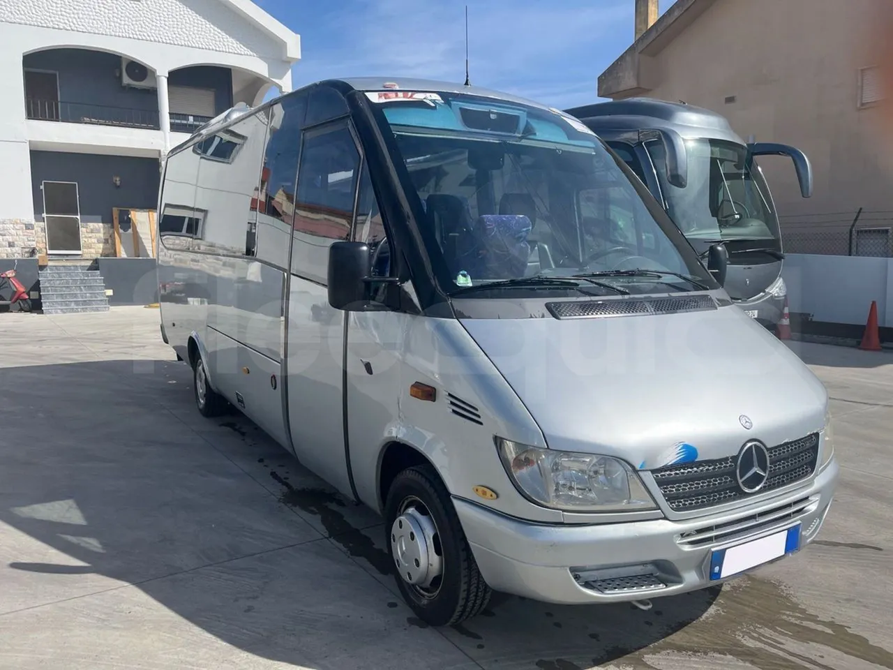 Mercedes-Benz Sprinter 416CD  - Euro3 - 115kW - 6.985mt - 3/4 front right doors