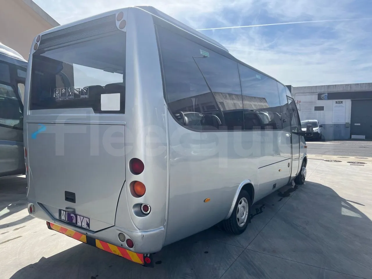 Mercedes-Benz Sprinter 416CD  - Euro3 - 115kW - 6.985mt - 3/4 right rear doors closed