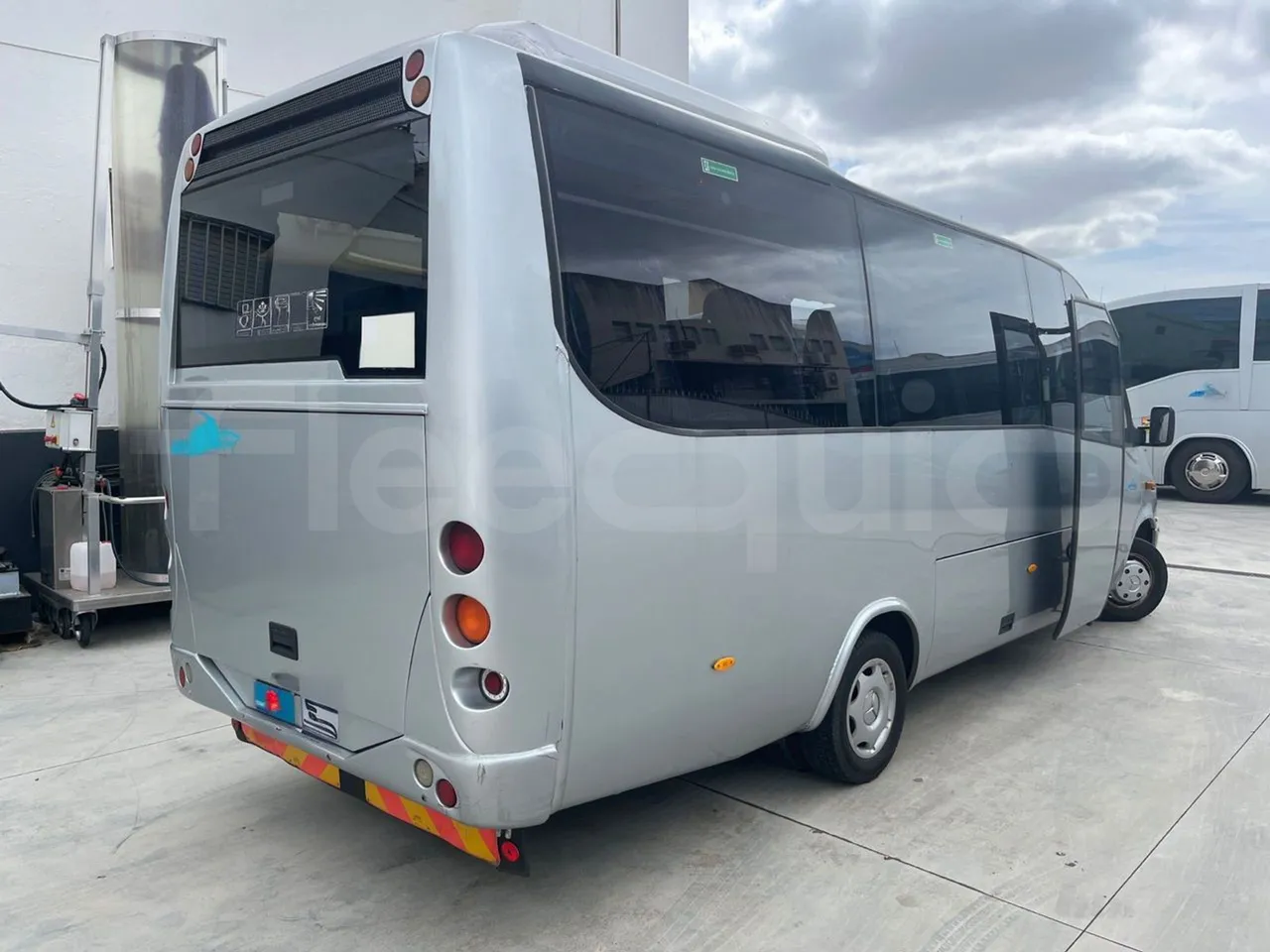 Mercedes-Benz Sprinter 416CD  - Euro3 - 115kW - 6.985mt - 3/4 right rear doors open