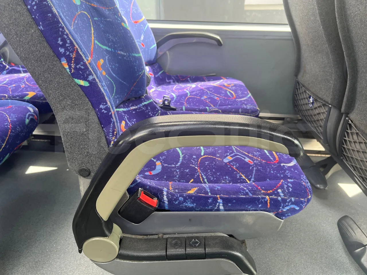 Mercedes-Benz Sprinter 416CD  - Euro3 - 115kW - 6.985mt - armrest detail photo