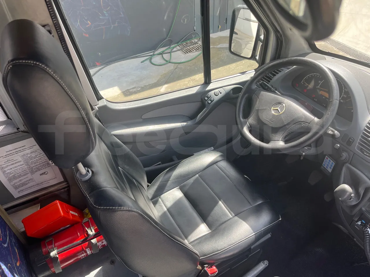 Mercedes-Benz Sprinter 416CD  - Euro3 - 115kW - 6.985mt - driver's seat photo
