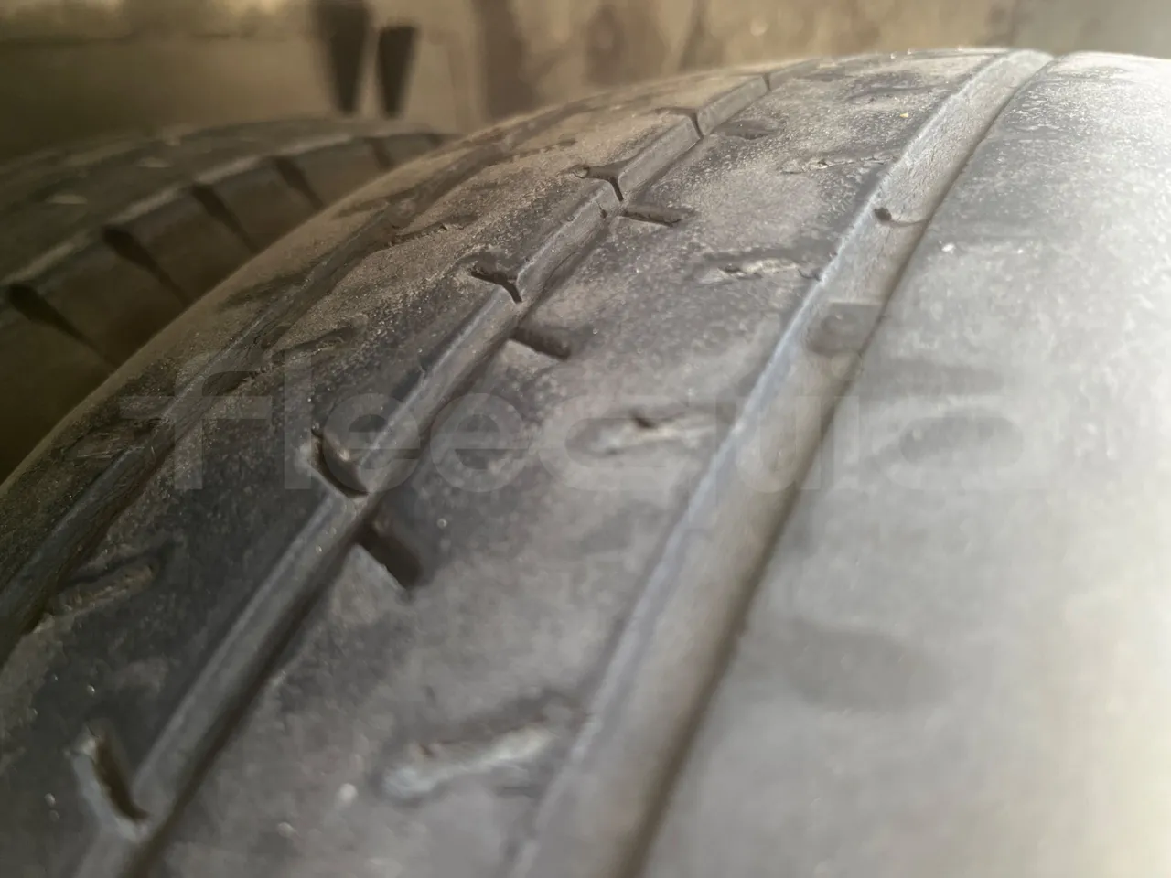 Mercedes-Benz Sprinter 416CD  - Euro3 - 115kW - 6.985mt - tread condition front tires left