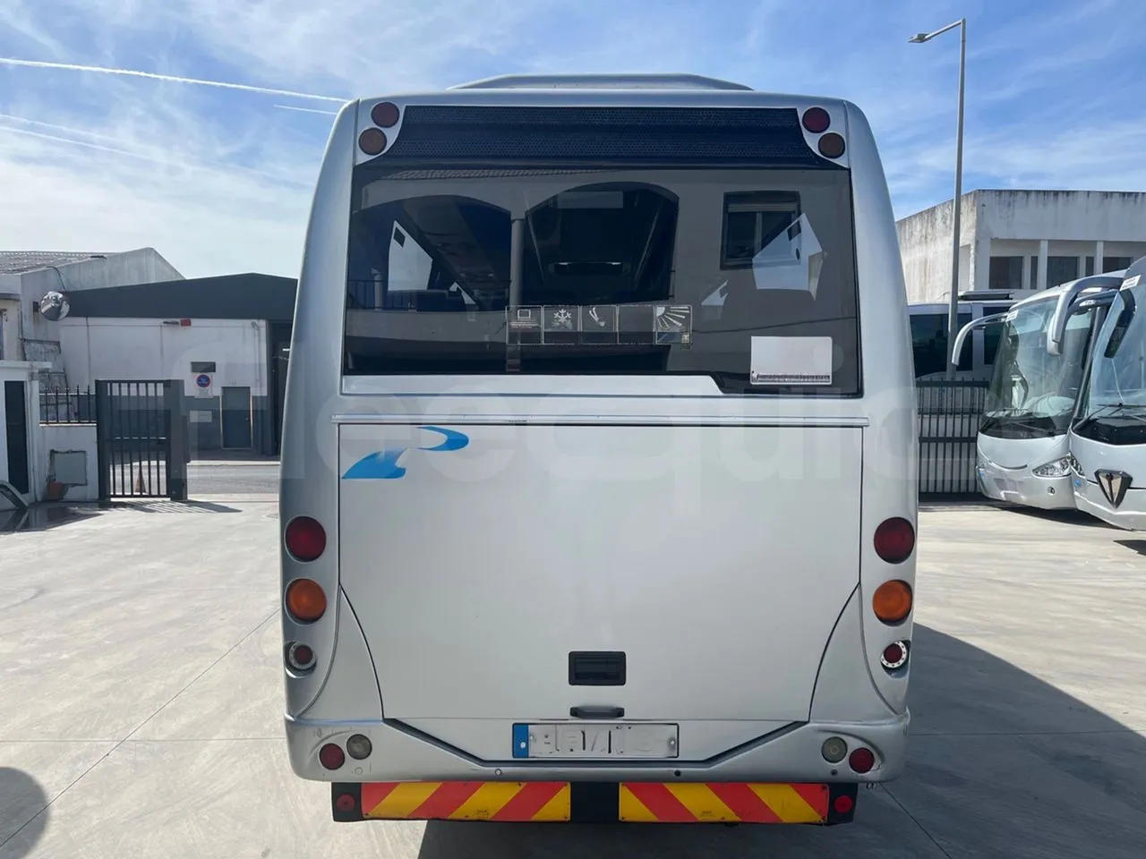 Mercedes-Benz Sprinter 416CD  - Euro3 - 115kW - 6.985mt - rear hatch closed